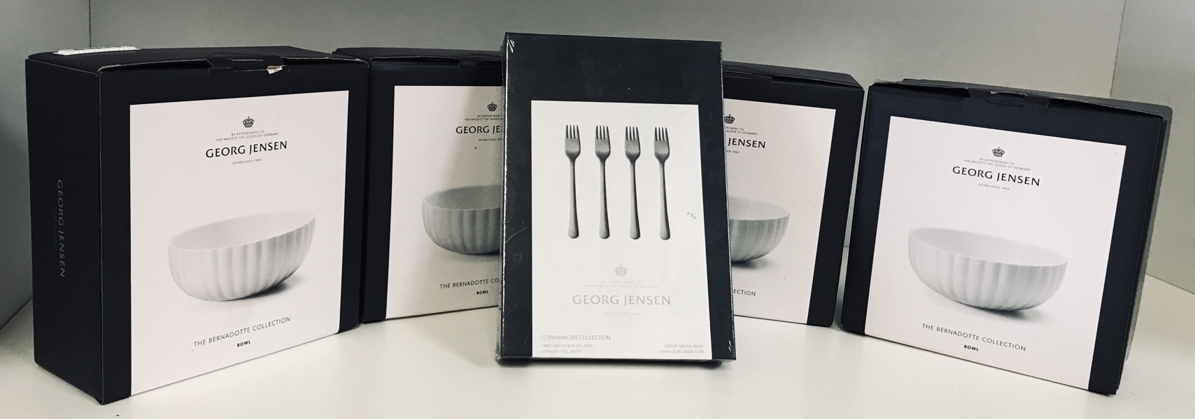 Georg Jensen: 4 Bernadotteskåle samt 4 Copenhagen Collection kagegafler