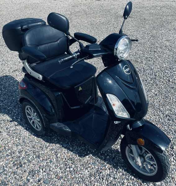 VGA Tres 25 3-hjulet elscooter m. tilhørende lader