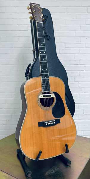 C. F. Martin D-35 Western guitar (årg. 2010) m. high-end L.R. Baggs M80 pickup (vejl. nypris ca. 3.000,00 dkk) - C. F. Martin hardcase medfølger (vejl. nypris ca. 3.000,00 dkk)