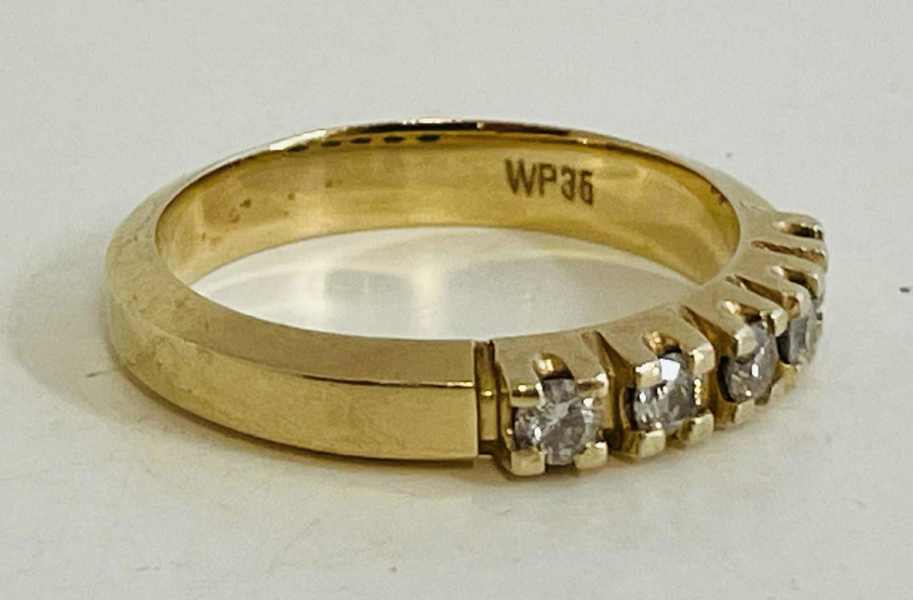 Guld: Jens Johs. Aagaard (1947-1978) alliance-ring udført i 14kt./585 prydet m. 5 diamanter