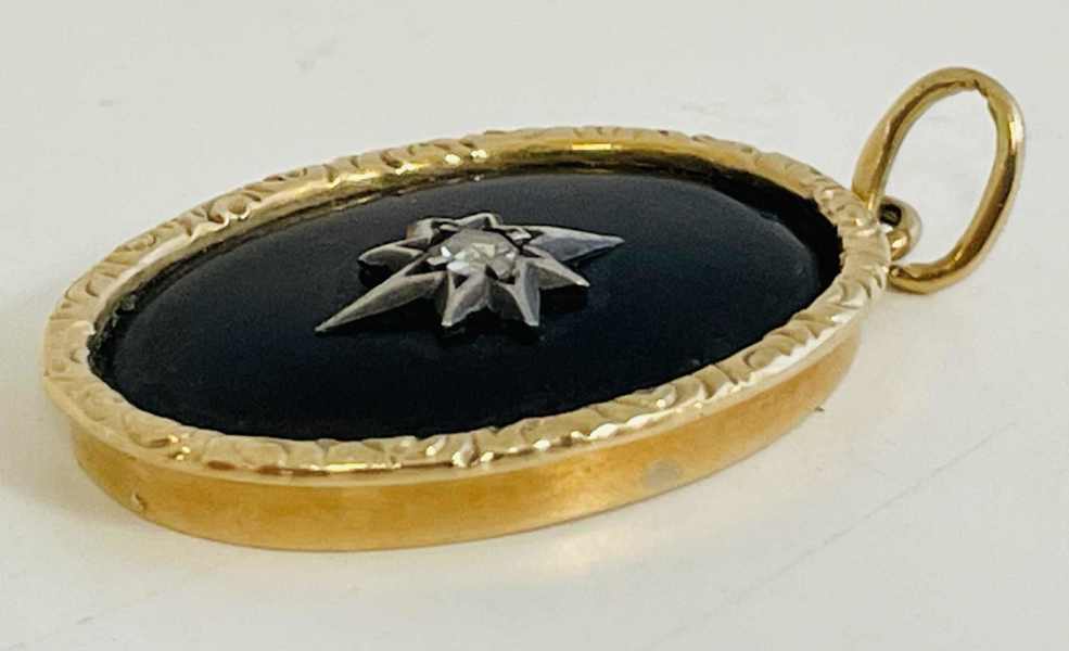 Guld: Wilhelm Volck (1920-1937) vedhæng udført i 14kt./585 prydet m. onyx og stjerne 