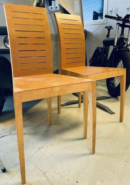 2 Niels Jørgen Haugesen spisebordsstole, fremstillet ved Tranekær