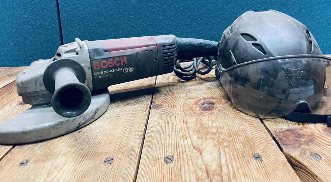 Bosch Professionel GWS20-230 JH vinkelsliber samt Kask SuperPlasma sikkerhedshjelm (sort)