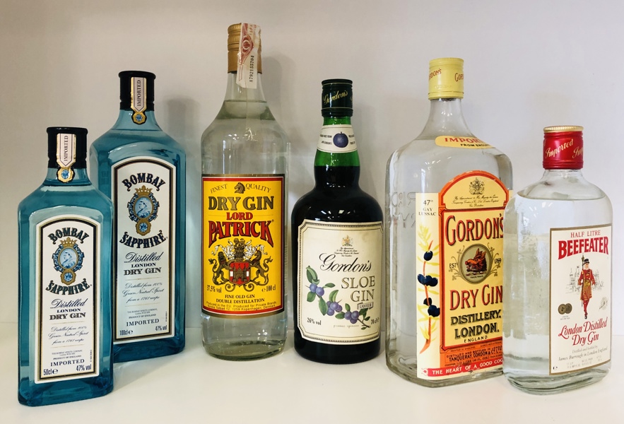 Samling af gin (6 enheder) - herunder Bombay Sapphire  50cl og 100cl, Lord Patrick dry 100cl, Gordon's Dry 113,5cl, Beefeater London 50cl samt Gordon's Sloe Gin Liqueur 70cl