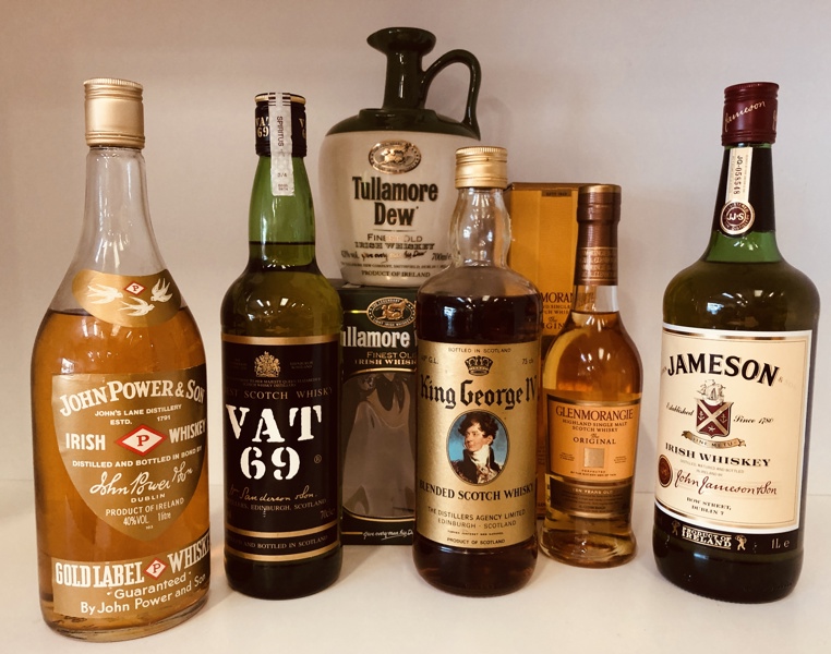 Samling af whisky (6 enheder) - herunder John Powers & Son 1L, Tullamore Dew 70cl, Glen Morange 35cl, VAT 69 70cl, Jameson 1L samt King George IV 75cl