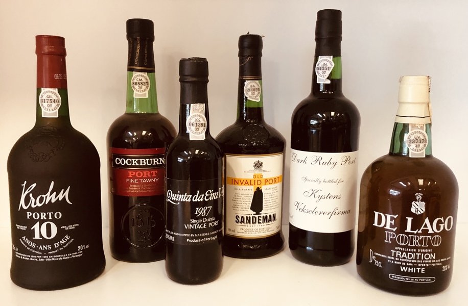 Samling af portvin (6 enheder) - herunder Quinta da Eirs Velba Vintage 37,5cl, Dark Ruby Port 75cl, De Lago white 75cl, Cockburn's tawny, Sandeman Porto 75cl samt Krohn Porto 75cl