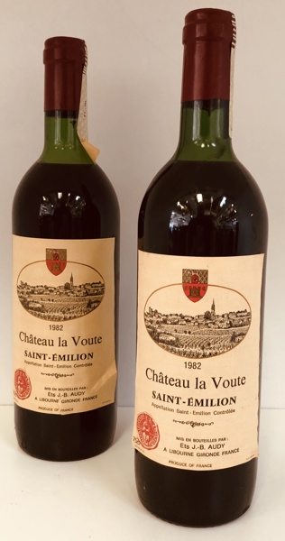 Samling af vin (2 enheder) Chateau la Voute Saint-Emilion årg. 1982. 75cl