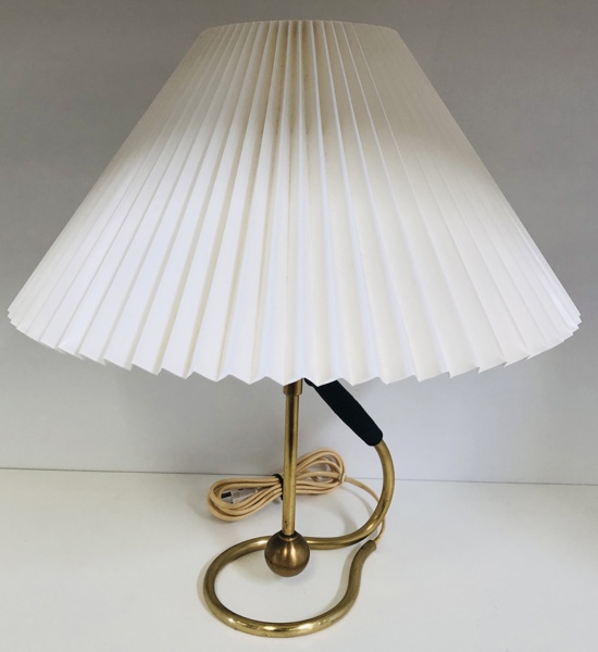 Le Klint 306 væg-/bordlampe, formgivet af Kaare Klint