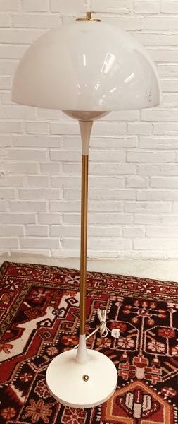 Bent Karlby Trixel standerlampe, fremstillet ved LYFA