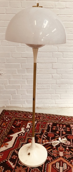 Bent Karlby Trixel standerlampe, fremstillet ved LYFA