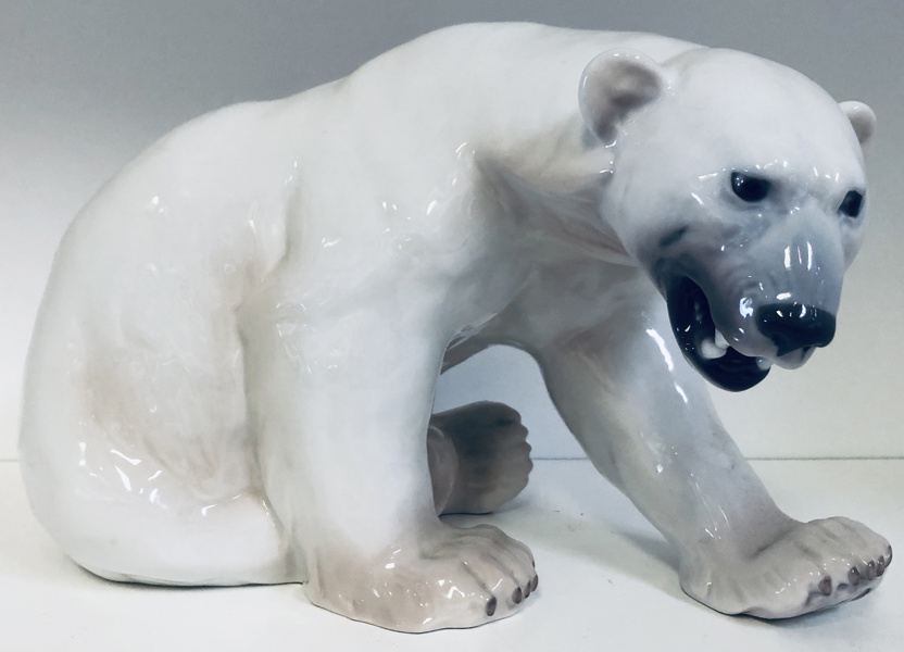 Bing & Grøndahl figur af porcelæn: Siddende isbjørn, nr. 1857