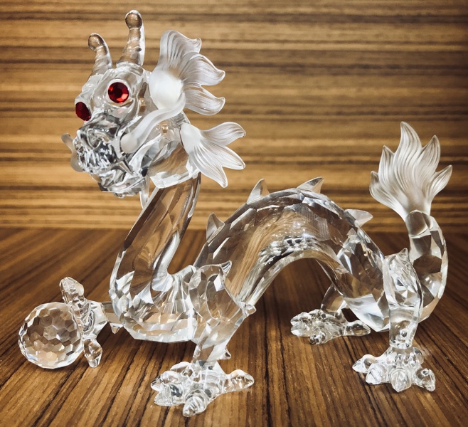 Samleobjekt: Swarovski SCS Drage (1997) udført i klar krystal, formgivet af Gabriele Stamey