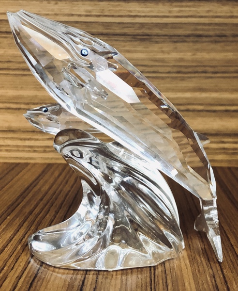 Samleobjekt: Swarovski SCS "Care For Me" Hvaler (1992) udført i klar krystal, formgivet af Michael Stamey