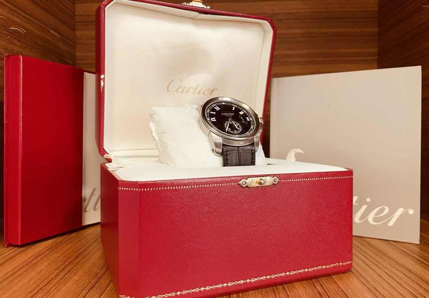 Cartier Calibre de Cartier chronograph (42mm) m. original boks samt originale papirer (fuld sæt)