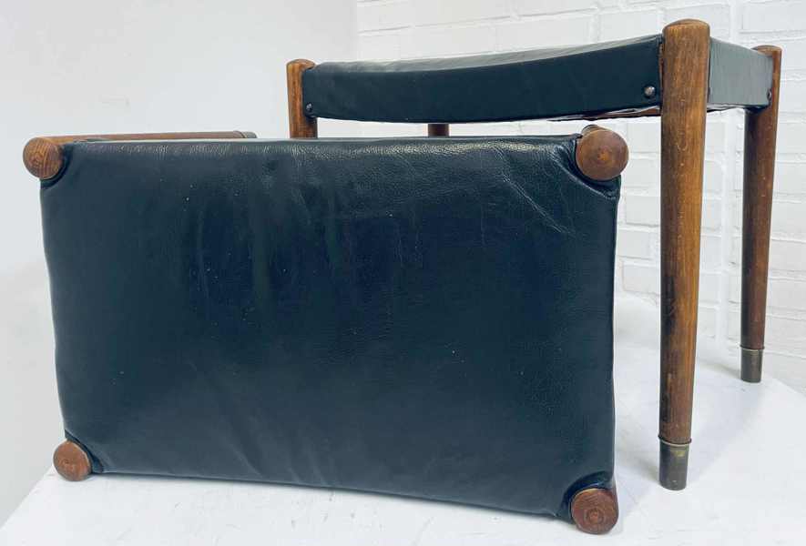 2 Mid-century skamler af teak og skai prydet m. messing "poter"