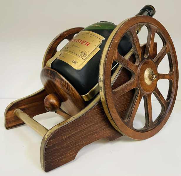 Courvoisier VSOP Fine Champagne cognac (magnum/1,5l) prydet/monteret i feltkanon