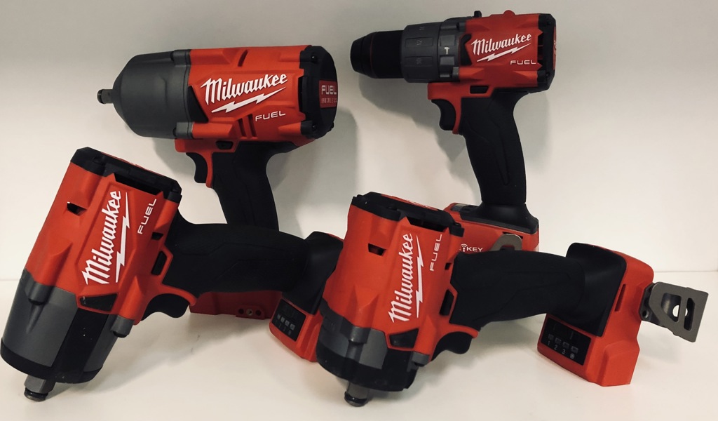 Milwaukee M18 (akku): ONEPD2 slagskruemaskine, FIW2F12 slagnøgle, FMTIW2F12 slagnøgle, FHIWF12 slagnøgle samt 5.0Ah batteri (P 189, 353/24)