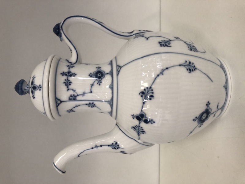 Royal Copenhagen Musselmalet Riflet kaffekande (dekorations nr.: 1/48)