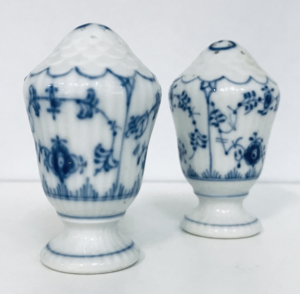 Royal Copenhagen Musselmalet Riflet salt- og pebersæt (dekorations nr.: 1/480, 1/467)