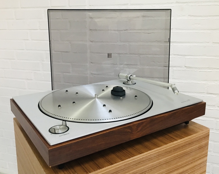 Bang & Olufsen BeoGram 1203 pladespiller i kabinet af palisander m. B&O 15p Diamond SP14 pickup