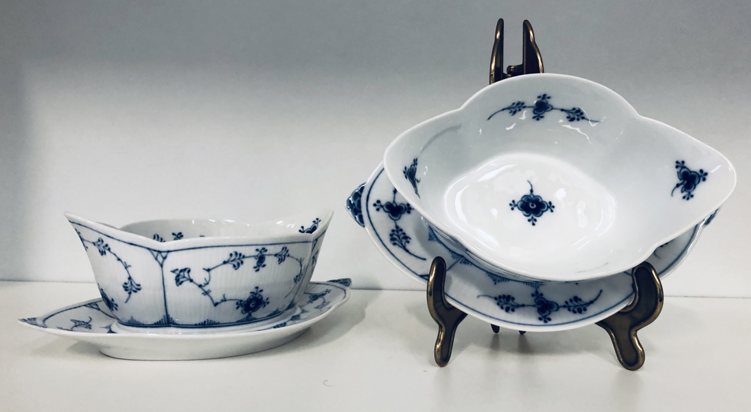 2 Royal Copenhagen Musselmalet Riflet sauceskåle  (dekorations nr.: 1/240)