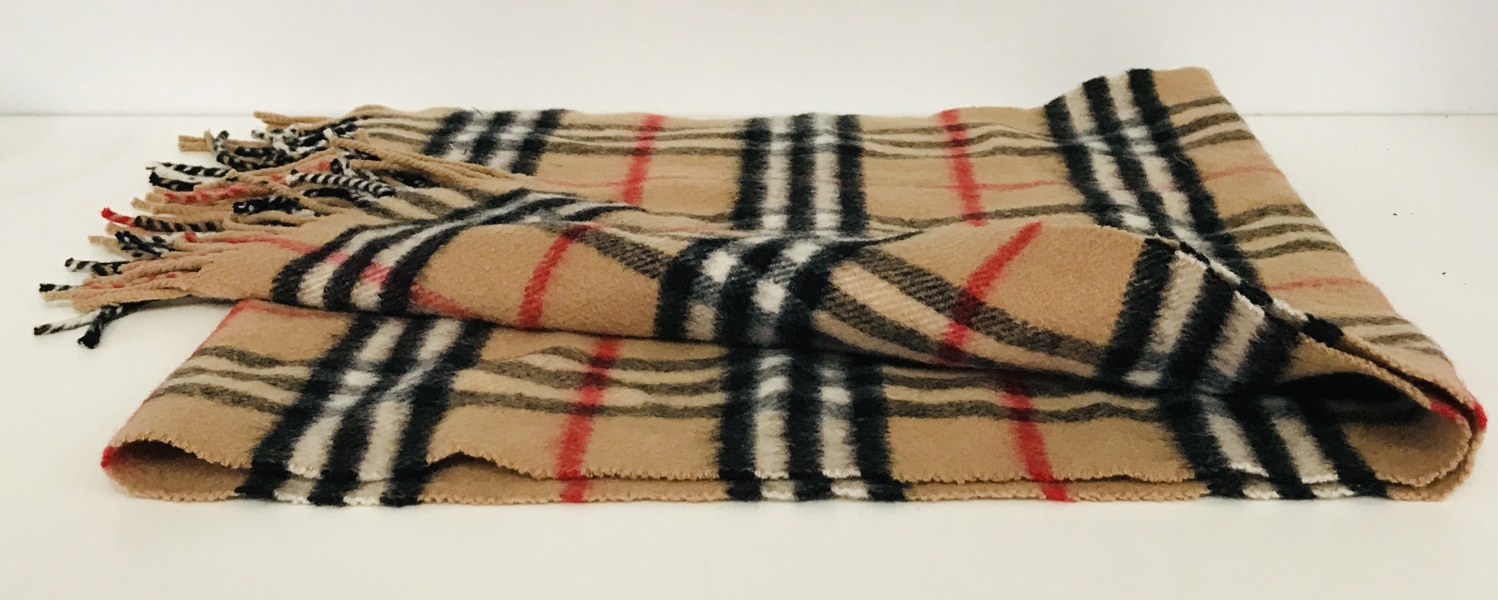 Burberry halstørklæde af 100% cashmere (B 153/25)