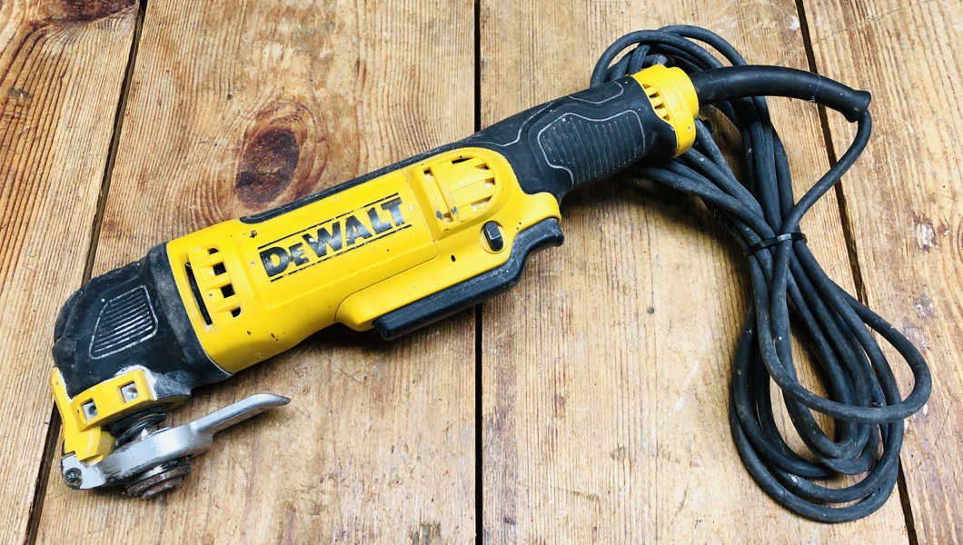 Dewalt DWE315-QS multicutter (230v)