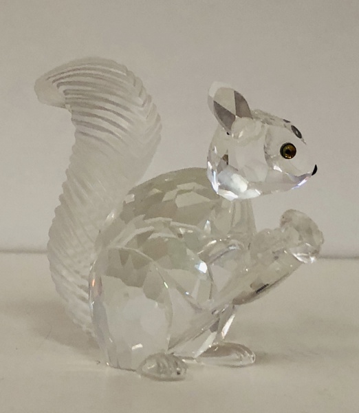 Samleobjekt: Swarovski Egern (2016) udført i klar krystal, formgivet af Elke Huber