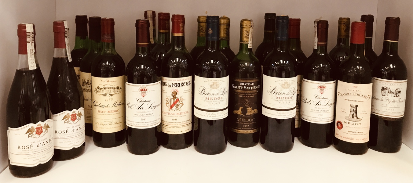 Samling af vin (21 enheder 70 & 75cl) Château de Malleret Haut-Mèdoc 1980, Clos Du Fourcas Listrac-Mèdoc 1981, Chateau Tour St Bonnet Mèdoc 1982, Baron de Luze Mèdoc 1996 m.fl.