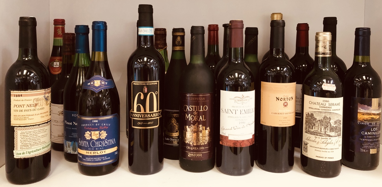 Samling af vin (20 enheder 70 & 75cl) Luis Olarra "Larums" Navarra 1992, König Arthur Mazedonischer Kadarka Povardarski 1997, Fleur de Vignoble Cabernet 2000, Weingut Dorwagen Rheinhessen 2002 m.fl.