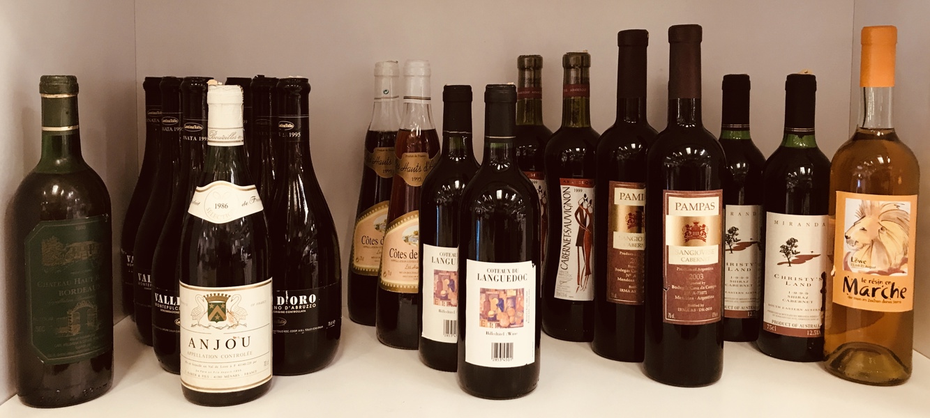 Samling af vin (20 enheder 70 & 75cl) Valle d´Oro Montepulciano d´Abruzzo 1995, Les Haauts d`Azur Côtes de Provence 1999, Miranda Christy´s Land Shiraz 1999, Chateau Haut Roulet 1988 m.fl.
