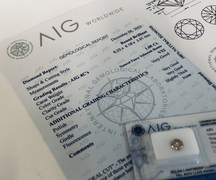Ædelsten: Diamant (6,23X6,18X3,91mm) m. tilhørende AIG certifikat