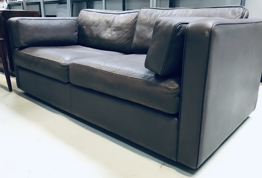 Erik Jørgensen 2-pers. sofa, betrukket i gråt okselæder