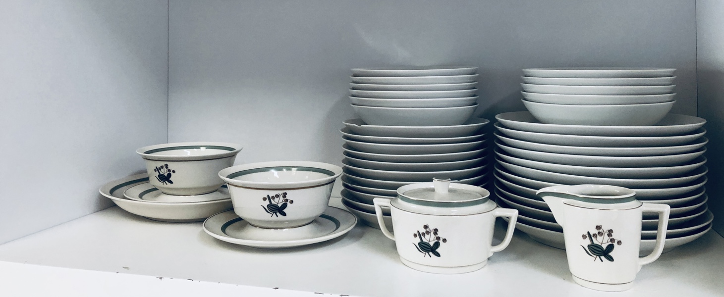 Stor samling af Royal Copenhagen Hjertegræs (#884) porcelæn designet af Thorkil Olsen ()