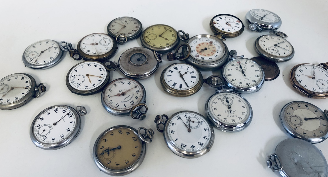 Stor samling af lommerue (21 enheder) - herunder A.R. & J. E. Meylan (Type 202A), Lip Type Courant, Systeme Roskopf, Solotherm Yachting Timer m.fl.