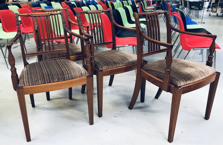 4 Empire stole af lys mahogni prydet m. drejede ben og øvre kopstykke