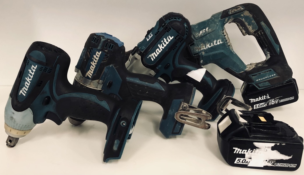 Makita (akku): DJR187 bajonetsav, BTW251 slagnøgle, DDF484 skruemaskine, BHP451 slagboremaskine samt 2 X 5.0Ah/18v batterier  (P 153, 155, 206, 208, 209/24)