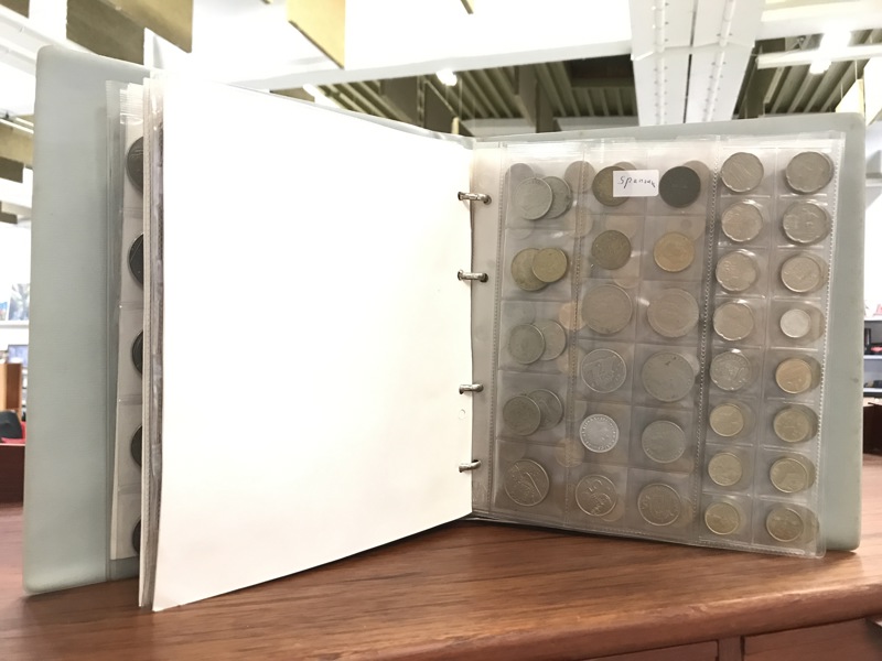 Samling af mønter i album - herunder Italien, Grækenland, Spanien