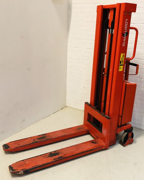 Logitrans Type EHS 1000/2450 elektrisk pallestabler m. GNB SMC-HF oplader