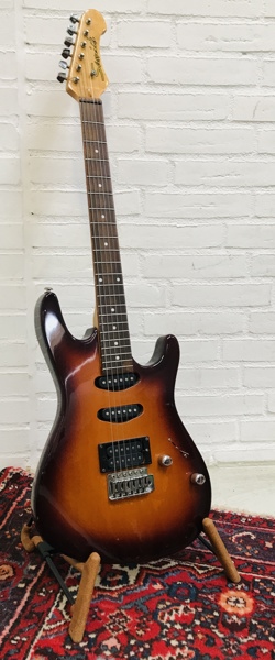 Samick SA-35 SVS Sunburst elektrisk guitar m. K&M stander