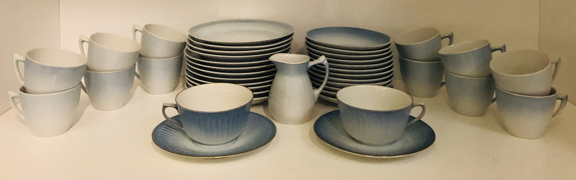 Samling af Bing & Grøndahl service Ballerina med Guld og Blå Tone (4 og 36, 40 enheder) 