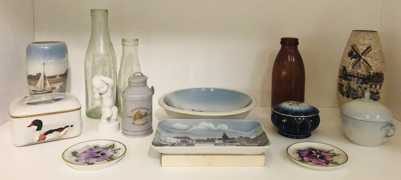 Samling af brugs- og kunstgenstande (15 enheder) - herunder Royal Copenhagen, Bing & Grøndahl, Emil Ruge Dybbøl m.fl.