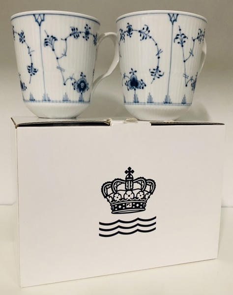 2 Royal Copenhagen Musselmalet Rilet kopper (38cl)