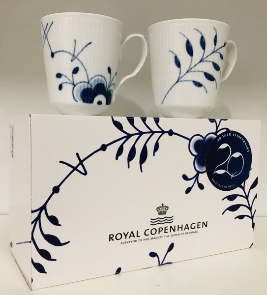2 Royal Copenhagen Blå Mega Riflet kopper (38cl)