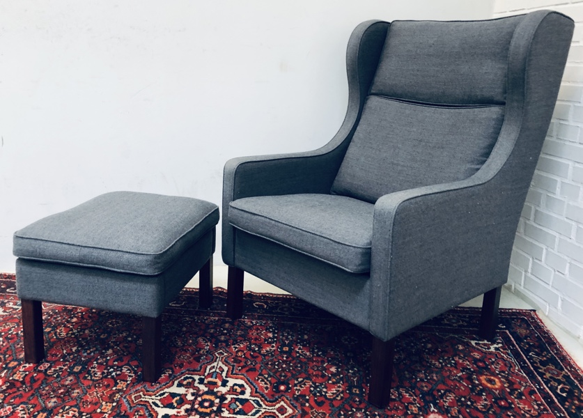 Mogens Hansen MH195 øreklapstol m. tilhørende MH195 fodskammel