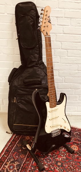 Fenix "Strat" elektrisk guitar m. Rockbag gigbag 