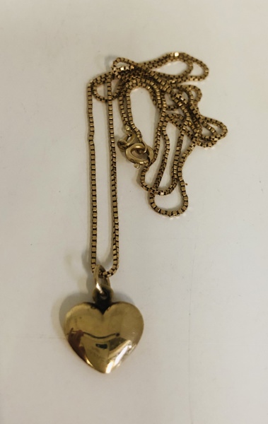 Guld: Jens Johannes Aagaard udført i 14kt./585 prydet m. hjertevedhæng udført i 8kt./333