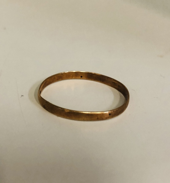 Guld: ring udført i 14kt./585 (K 10/25)