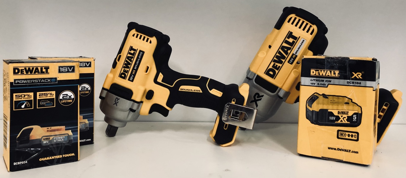 DeWalt (akku): DCF900 slagnøgle, DCF892 slagnøgle, 5.0Ah/18v batteri samt 2 Powerstack 18v batterier (P 322, 324, 328, 329/24)