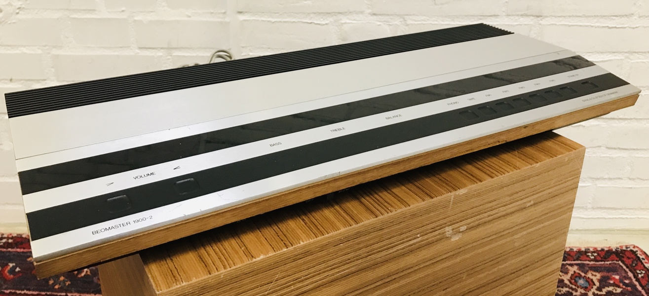 Bang & Olufsen BeoMaster 1900-2 radio